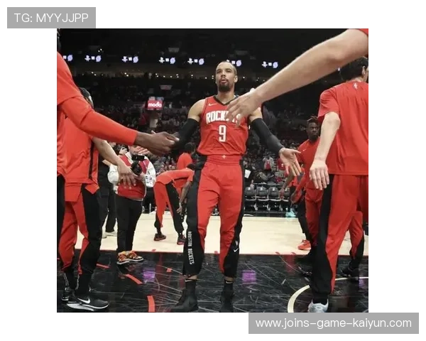 突破与信念：狄龙布鲁克斯突破上篮造成关键两分的瞬间